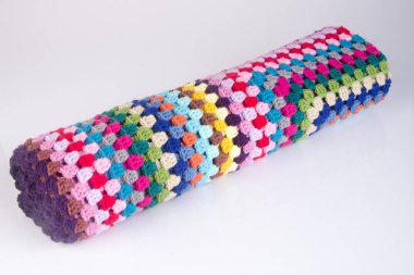 Battaniye ya da örgü battaniyesi.