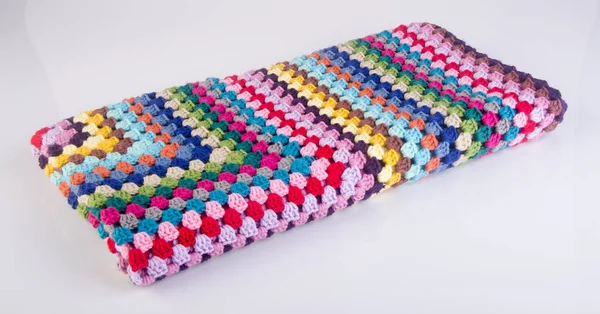 Couverture ou couverture au crochet sur un fond nouveau . — Photo