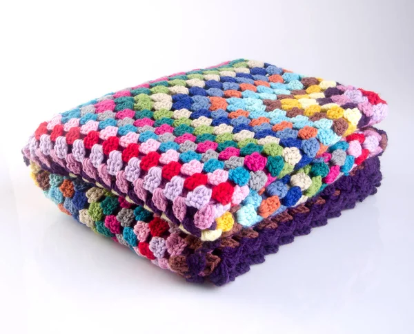 Couverture ou couverture au crochet sur un fond nouveau . — Photo