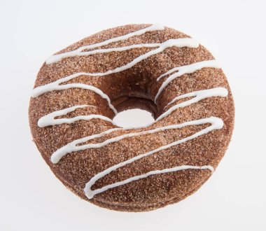 Çörek ya da çörek beyaz arka planda izole edilmiş..