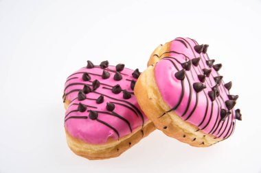 Yeni bir arkaplan üzerinde Donut ya da Kalp Şeklinde Donut.