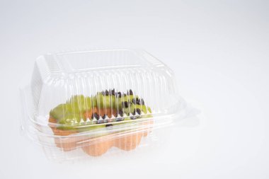 Çörek ya da çörek beyaz arka planda izole edilmiş..