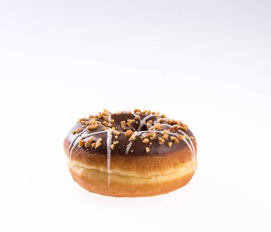 Çörek ya da çörek beyaz arka planda izole edilmiş..