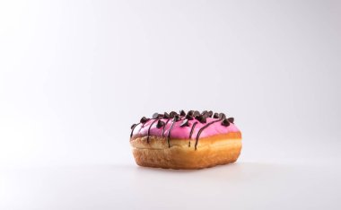 Yeni bir arkaplan üzerinde Donut ya da Kalp Şeklinde Donut.