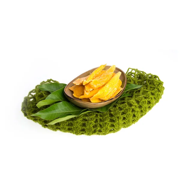 Getrocknete Mango oder getrocknete Mango-Scheiben auf neuem Hintergrund. — Stockfoto