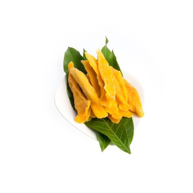 Kurutulmuş mango veya kurutulmuş mango dilimleri yeni bir arka planda.