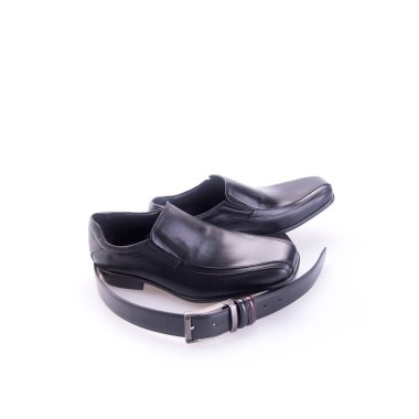 Erkekler için kemer ve ayakkabı ya da siyah renkli kemer ve ayakkabı