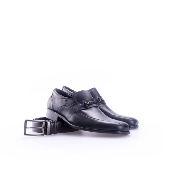 Erkekler için kemer ve ayakkabı ya da siyah renkli kemer ve ayakkabı — Stok fotoğraf