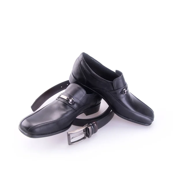 Gürtel und Schuhe oder schwarze Gürtel und Schuhe für Männer auf dem Rücken — Stockfoto