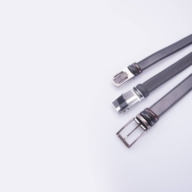 yeni arkaplanda erkekler için kuşak ya da siyah kemer.