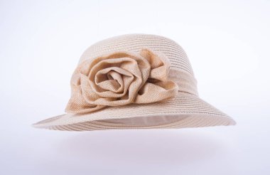 Şapka ya da bayan hasır şapka yeni bir arka planda.