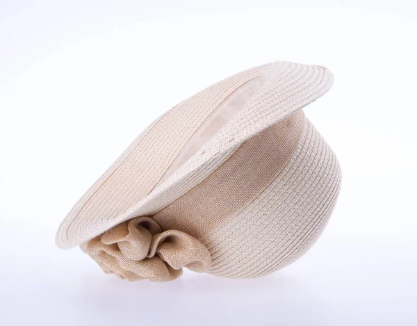 Sombrero o señora sombrero de paja sobre un fondo nuevo . — Foto de Stock