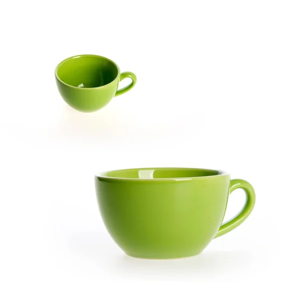 Чашка или зеленая керамическая кружка на заднем плане новый . — стоковое фото