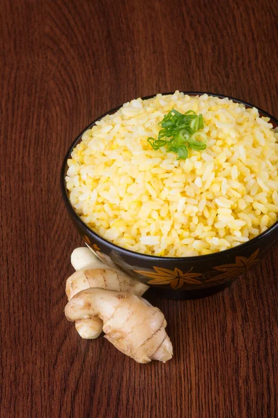 Imbir lub imbir smażony ryż na tle nowy. — Zdjęcie stockowe