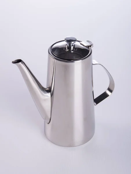 Garnki herbaty lub dzbanek kawy ze stali nierdzewnej na tle nowy. — Zdjęcie stockowe