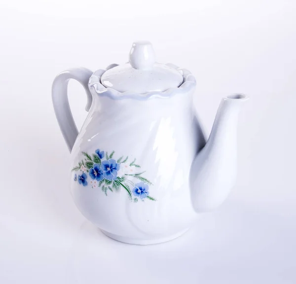新背景下的茶壶或陶瓷茶壶. — 图库照片