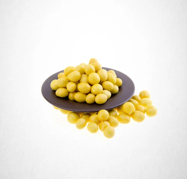 Nozes ou amendoins com crocante revestido em um fundo novo . — Fotografia de Stock