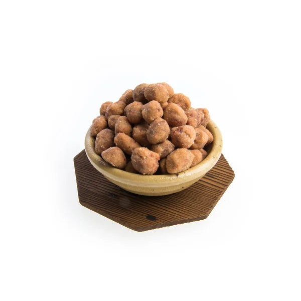 Nueces o cacahuetes con crujiente recubierto en un fondo nuevo . — Foto de Stock