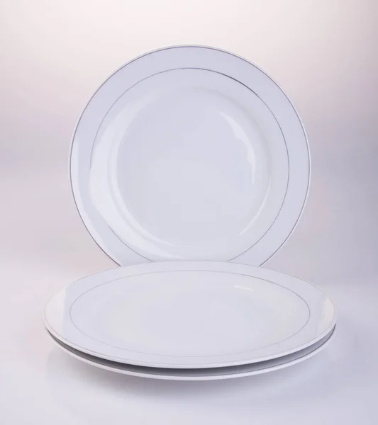 Piatto o piatto vuoto su uno sfondo nuovo . — Foto Stock