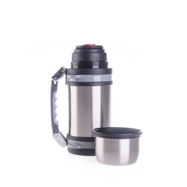 Arka planda paslanmaz çelikten termodinamik ya da termo matara.