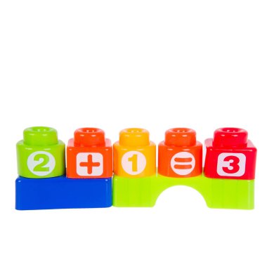 Yeni arkaplanda oyuncak ya da plastik yapı taşları.