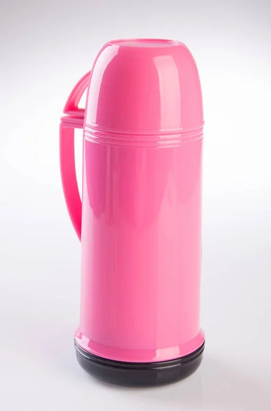 背景新的热或塑料热水瓶. — 图库照片