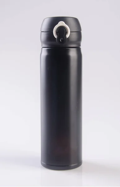 Thermoflasche oder Thermoflasche auf neuem Hintergrund. — Stockfoto