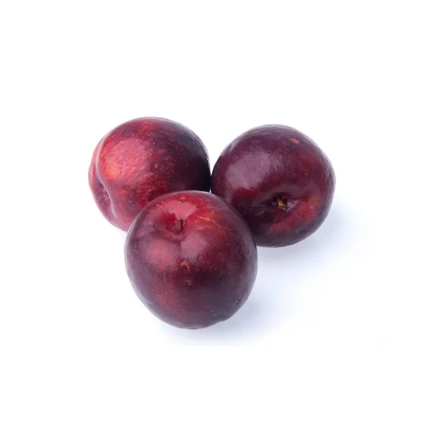 Plum atau Sweet Ripe Plum fruit pada latar belakang baru . — Stok Foto