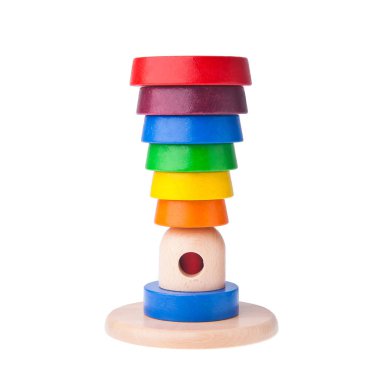 Oyuncak ya da bebek oyuncağı tahta renk piramidi arkaplanda yeni