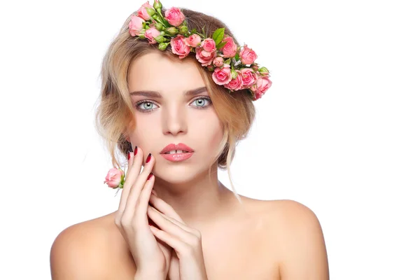 Blonde girl with roses chaplet in hair — Stock Photo, Image