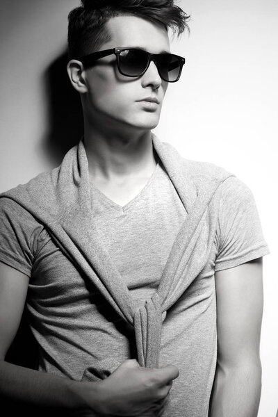 Сексуальный молодой человек
