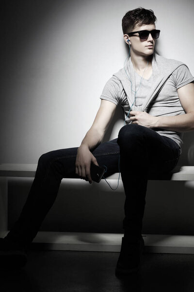 Сексуальный молодой человек
