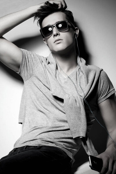 Сексуальный молодой человек
