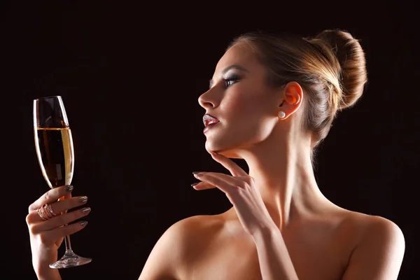 Schöne Junge Mädchen Mit Einem Glas Champagner — Stockfoto
