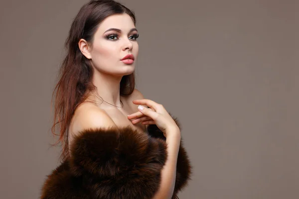 Girl posing in fur clothes — Stock Photo, Image