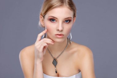 moda stil cinsel güzel kadın portresi