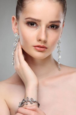 kadın moda stil modelinde portresi. 