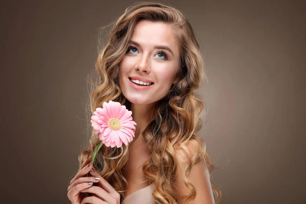 Beautiful Girl Isolated Light Grey Background Varicoloured Flowers Hairs Emotions — Stock Photo, Image