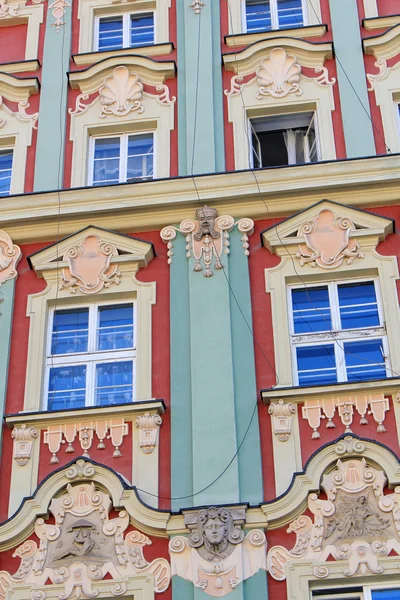 Architektur von Breslau, Polen, Europa. Stadtzentrum, bunte, historische Marktplatzgrundstücke. Niederschlesien, Europa. — Stockfoto