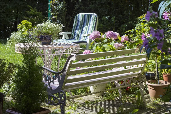 Summer home garden — Stock Photo, Image