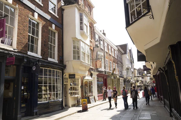 Historische, oude architectuur in de straten van York, Engeland, Verenigd Koninkrijk, 09/06/2016 — Stockfoto