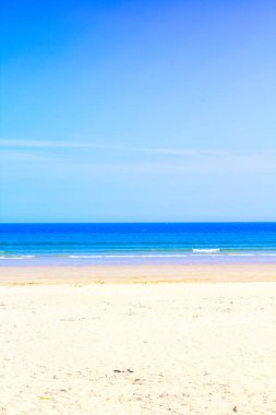 Okyanus ve mavi gökyüzü