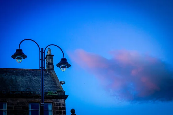 Hermosa linterna vintage en la calle — Foto de Stock