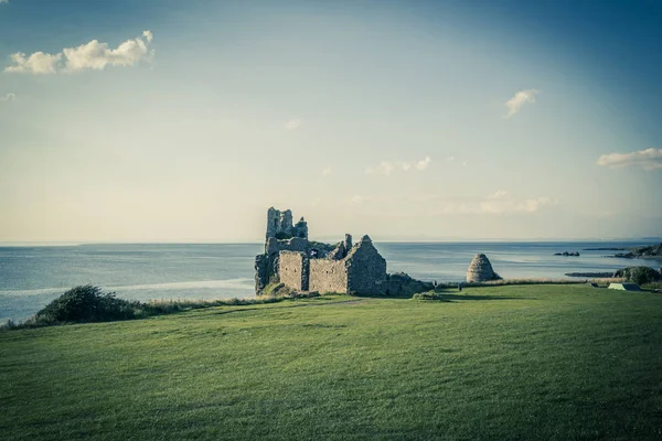 Руины замка Дюнур в Айршире в Шотландии, Великобритания — стоковое фото