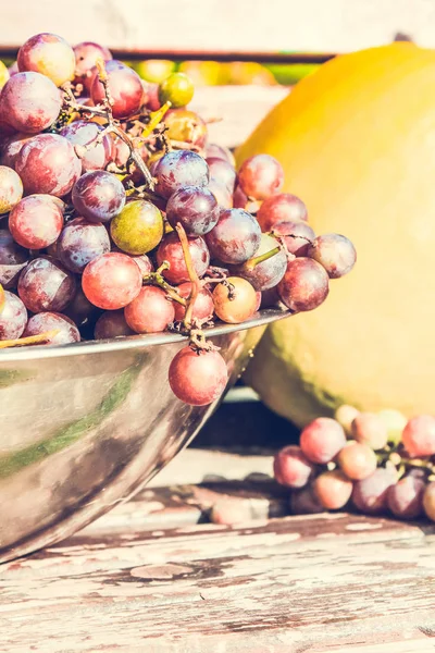 Uma Grande Tigela Uvas Apanhadas Jardim — Fotografia de Stock