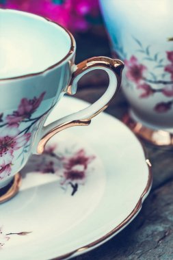 Güzel, vintage çay fincanı yakın upt