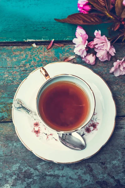 Linda Xícara Chá Vintage Com Flores Cerejeira Japonesa Tiro Cima — Fotografia de Stock