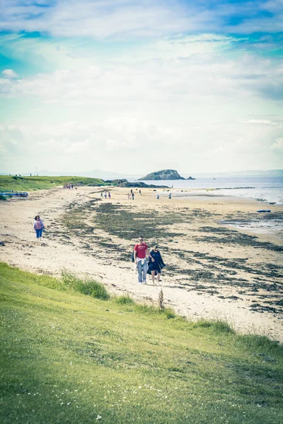North Berwick Beach Och Turister Promenader Sanden East Lothian — Stockfoto
