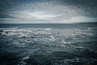 Dunbar 'da fırtınalı bir deniz, İskoçya' da deniz kenti, Uk