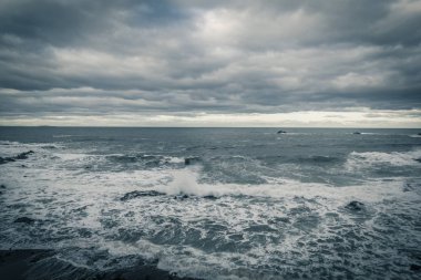 Dunbar 'da fırtınalı bir deniz, İskoçya' da deniz kenti, Uk